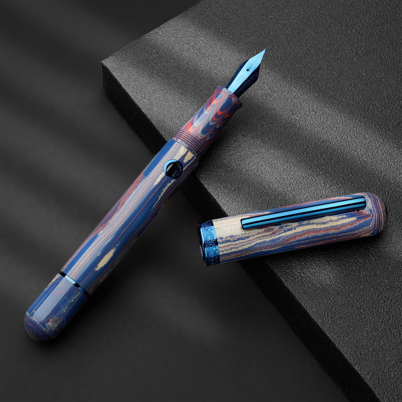 Nahvalur Nautilus The Blue Ringed fountain pen Blue | Casa della